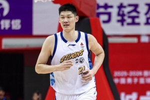 媒体人:长期连轴转的胡金秋本场尽显疲态 在场上缺乏能量 媒体人:长期连轴转的胡金秋本场尽显疲态 在场上缺乏能量